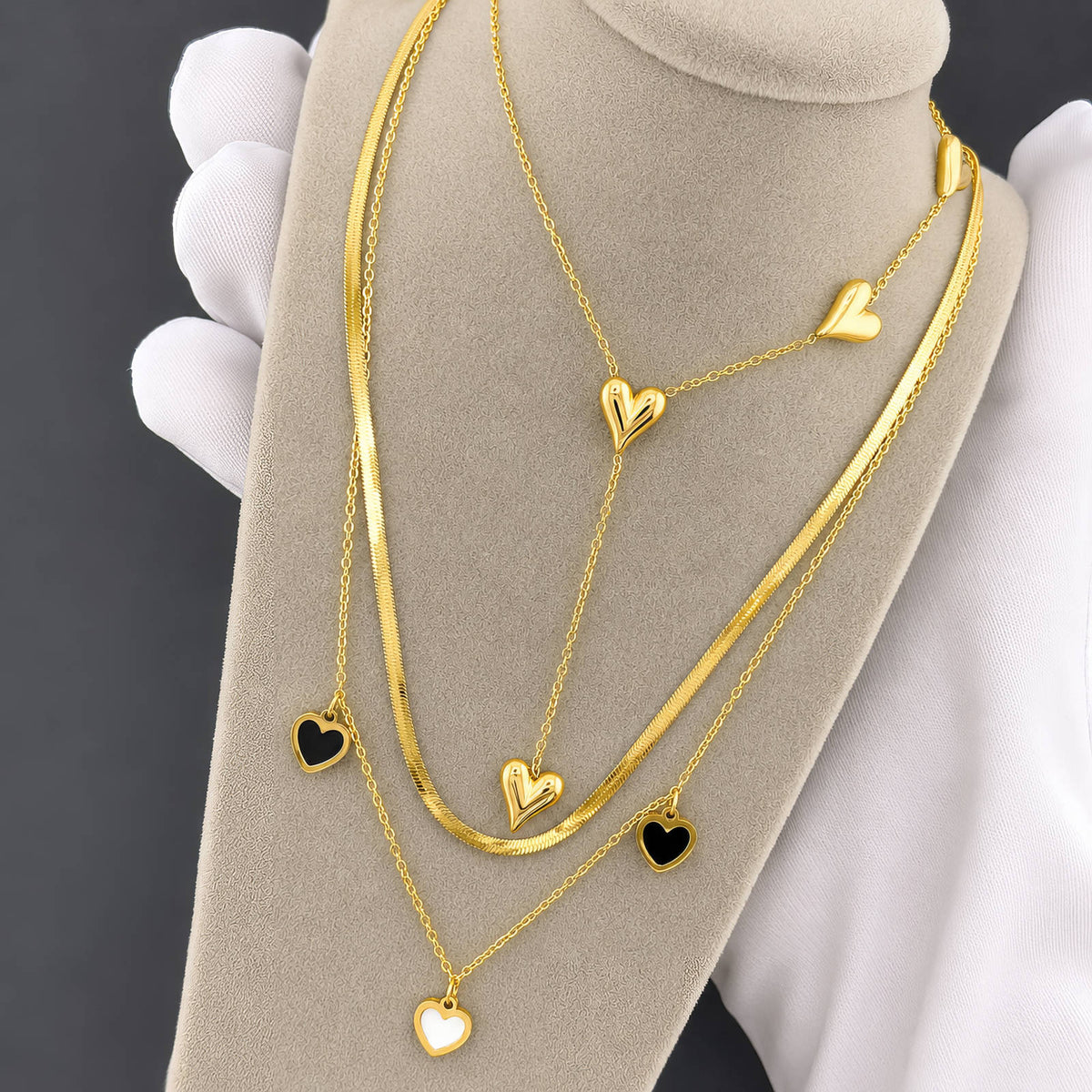 Amara Heart Blanche Necklace