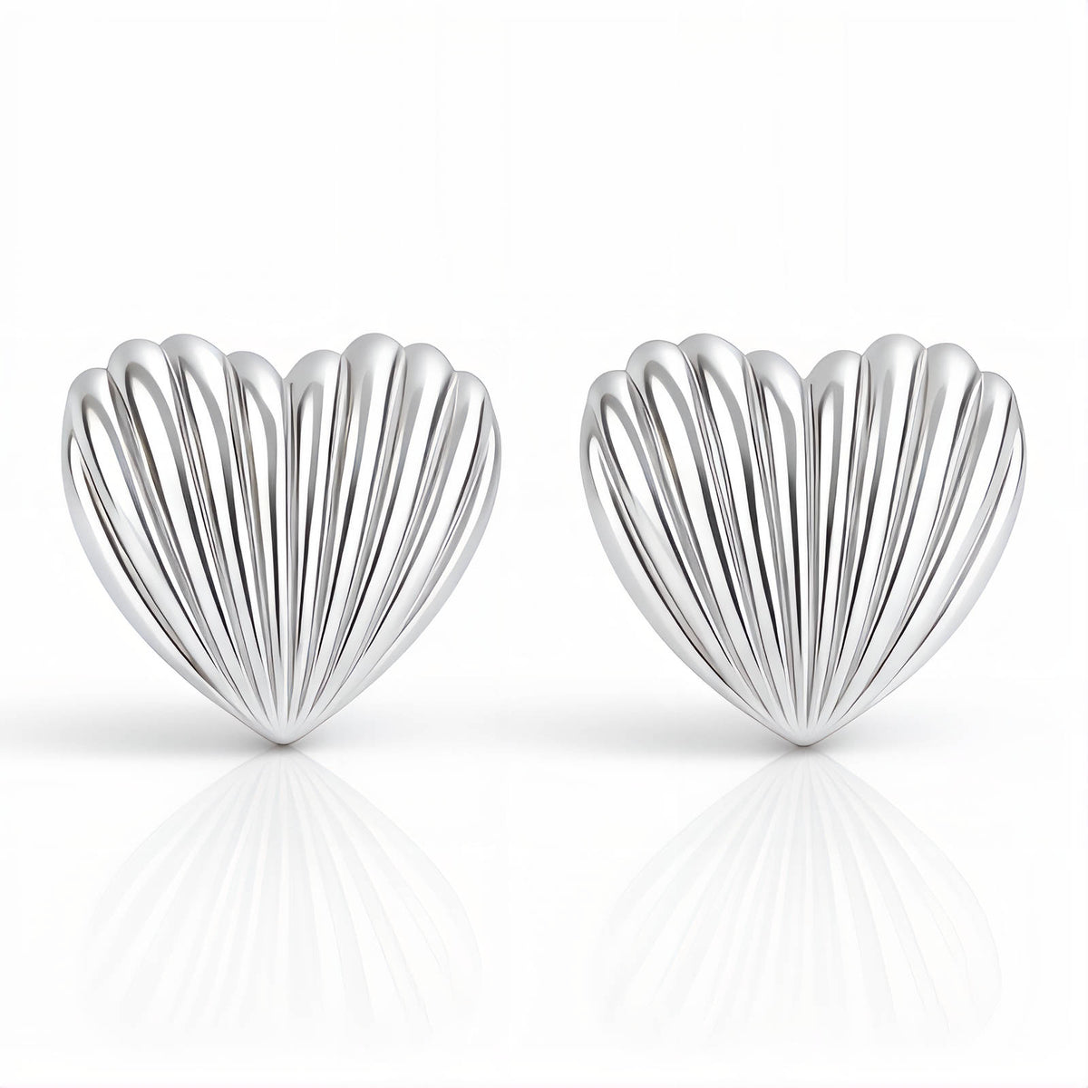 Amara Heart Stud Élise Earrings
